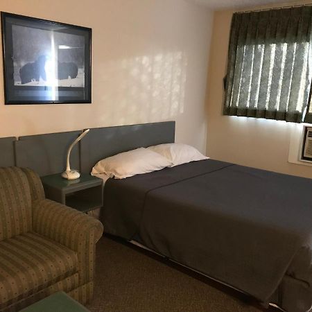 Plains Motor Inn Stettler Екстер'єр фото
