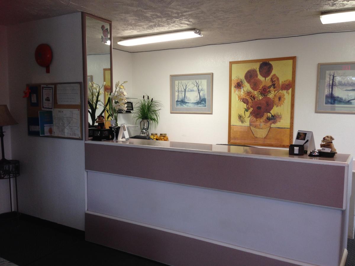 Plains Motor Inn Stettler Екстер'єр фото