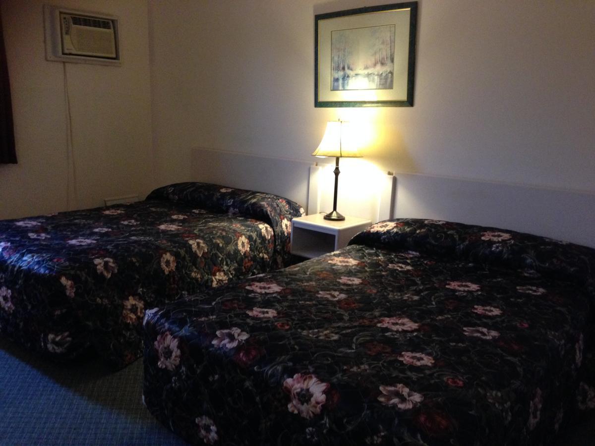 Plains Motor Inn Stettler Екстер'єр фото