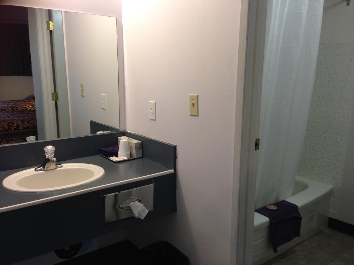 Plains Motor Inn Stettler Екстер'єр фото