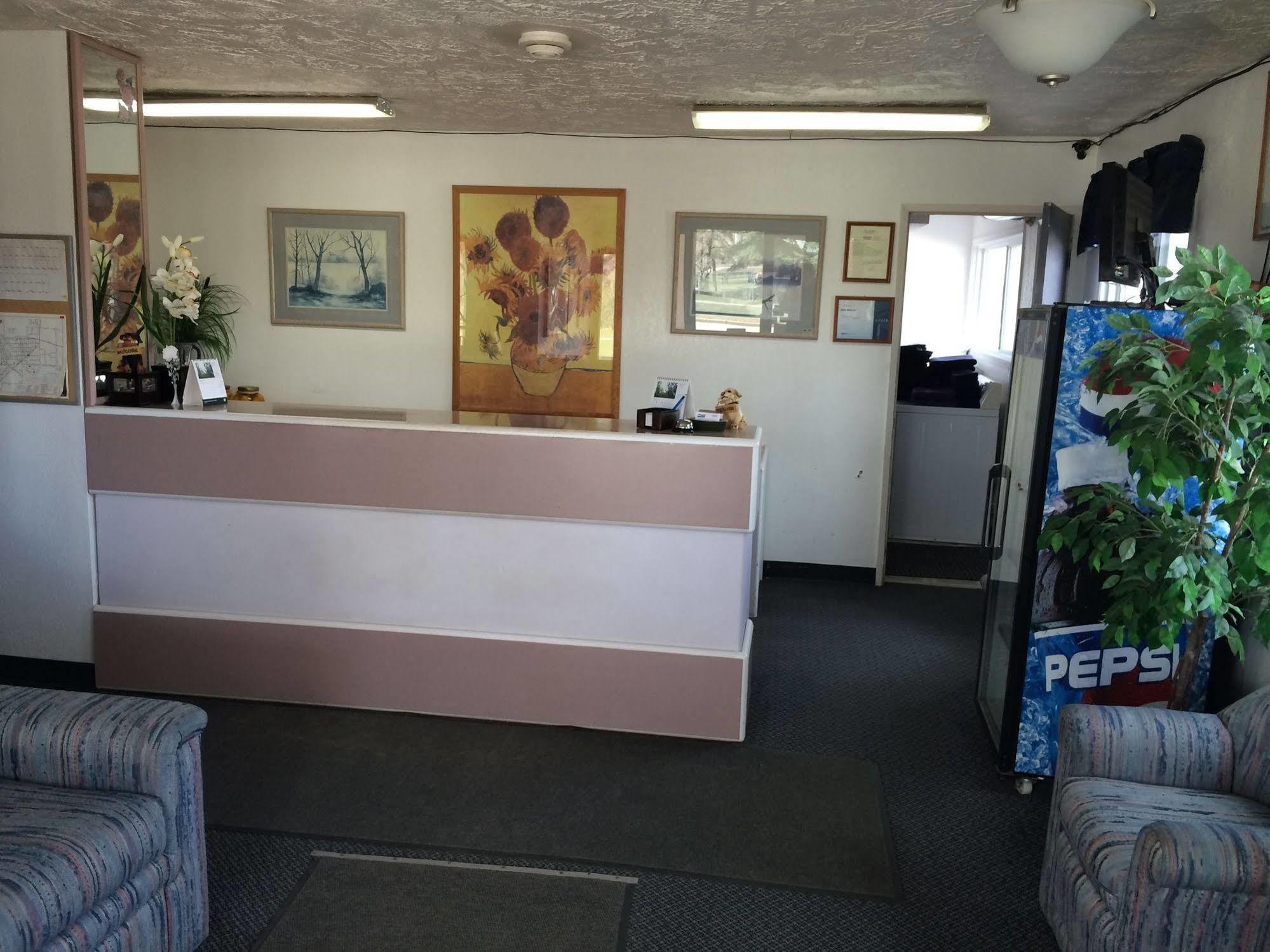 Plains Motor Inn Stettler Екстер'єр фото